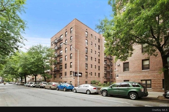 View of apartment building / complex