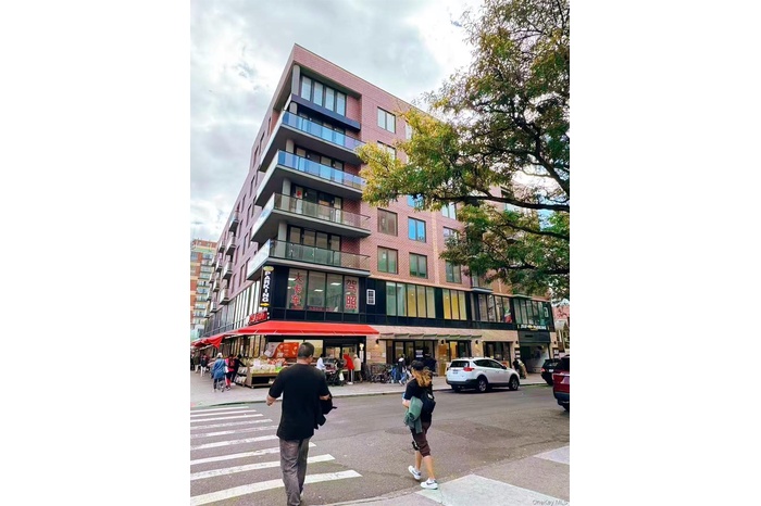 View of apartment building / complex