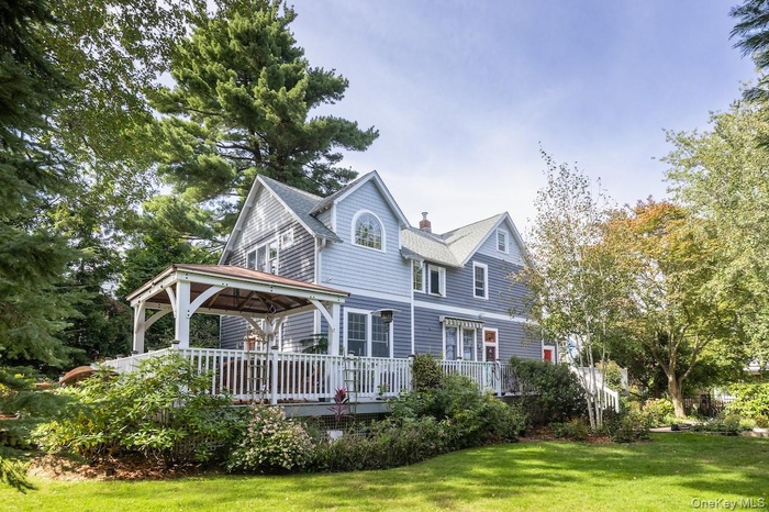 50 Belden - Side yard