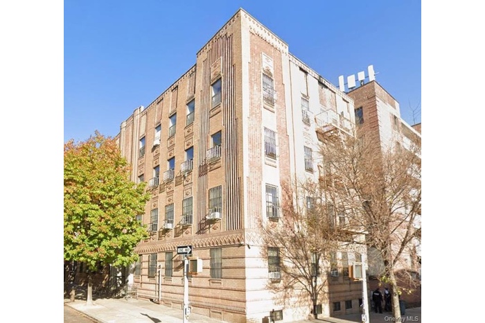 View of apartment building / complex