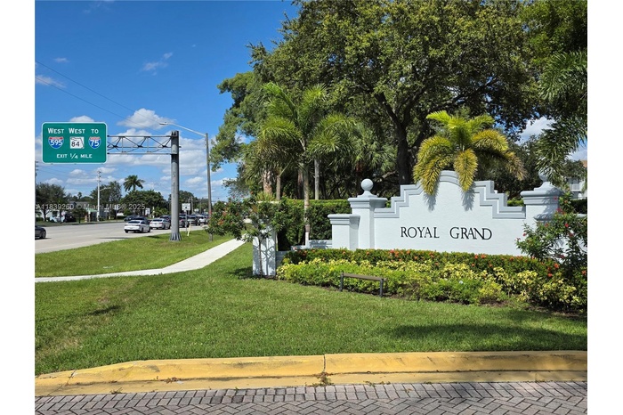 Dining/Living Room Area
