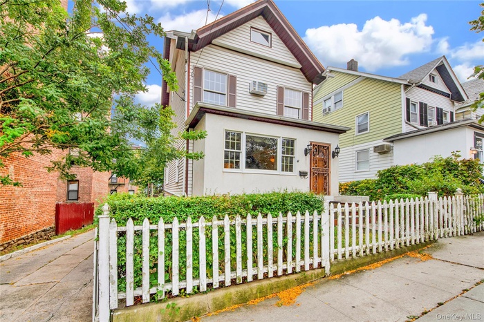 View of front of house featuring a fenced front yard and stucco siding