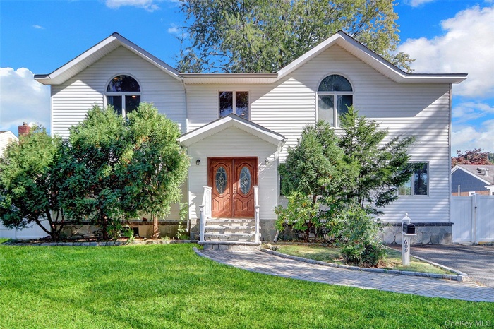 View of front of property featuring a front lawn