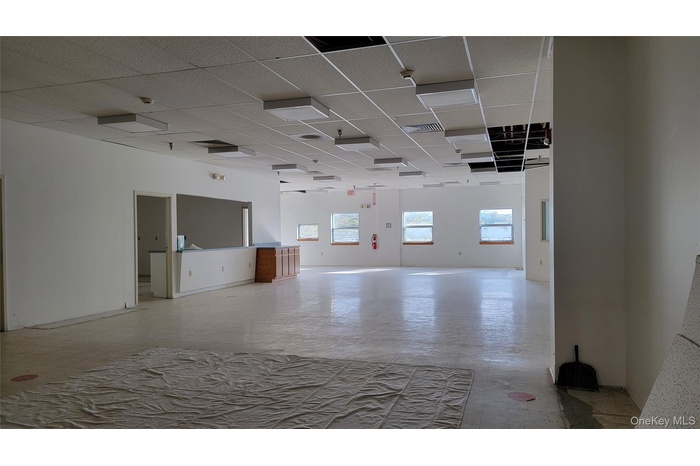 Large 2000 Sqaure foot area