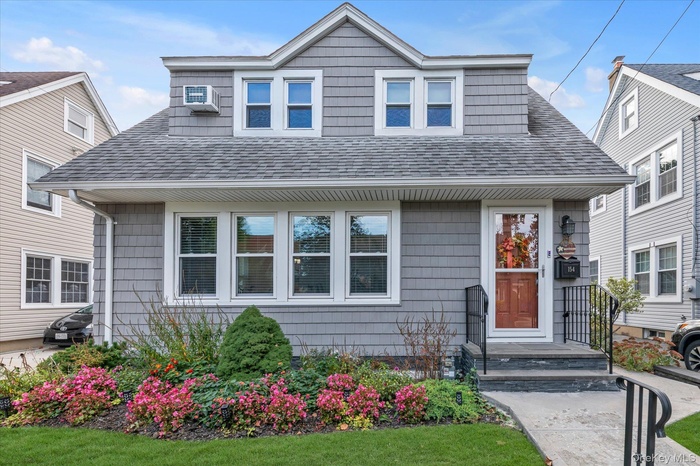 View of front of property.