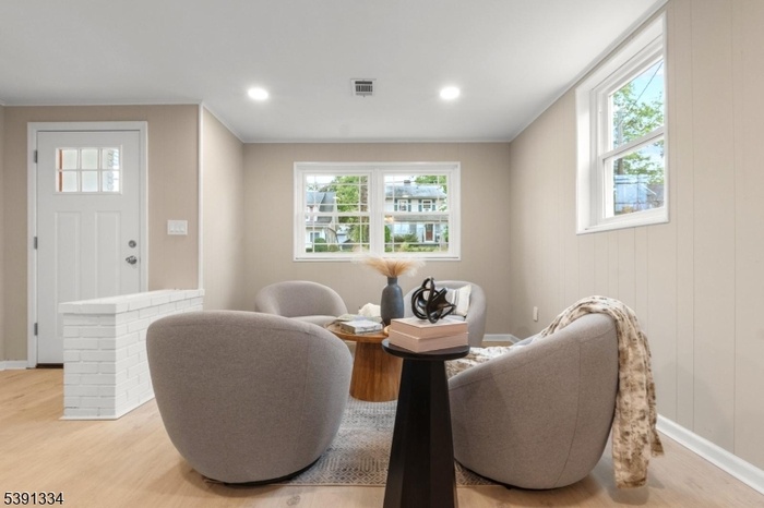 Main Entry/Family Room