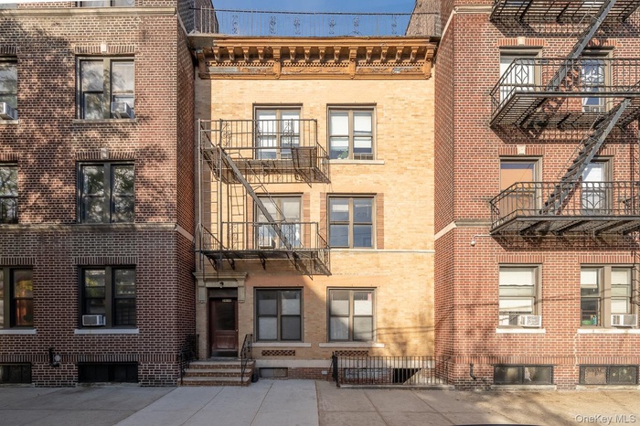 View of apartment building / complex