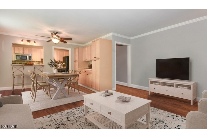 Primary bedroom w/ 2 closets