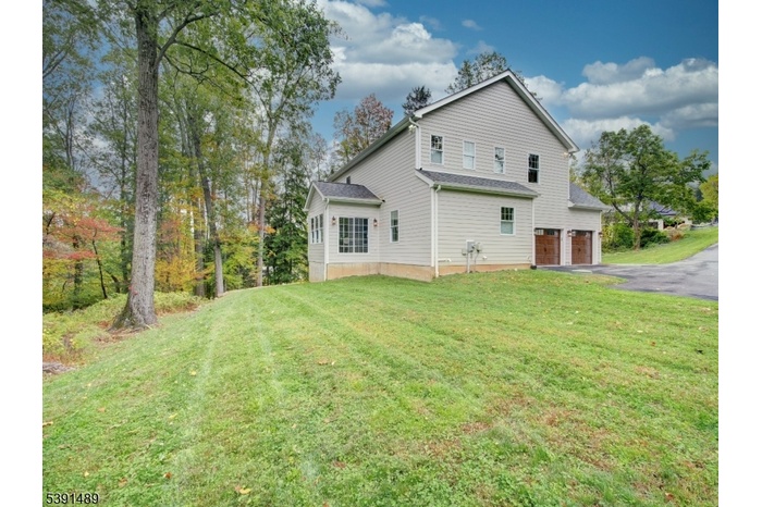 Sits perfectly on over 1 acre