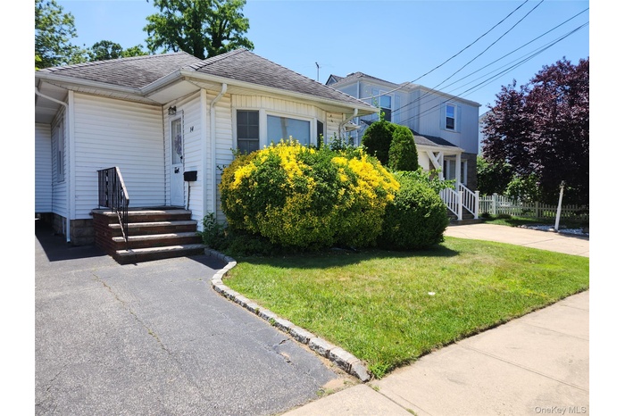 View of front facade featuring a shingled roof