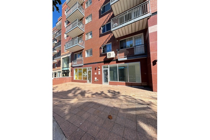 View of apartment building / complex