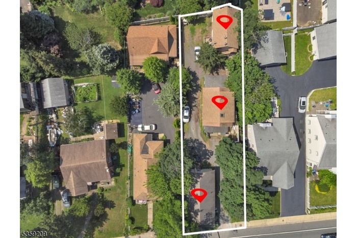 3 houses in 1 lot