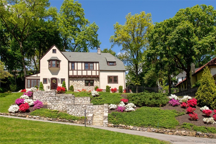 Welcome to 46 Dellwood located in historic Cedar Knolls
