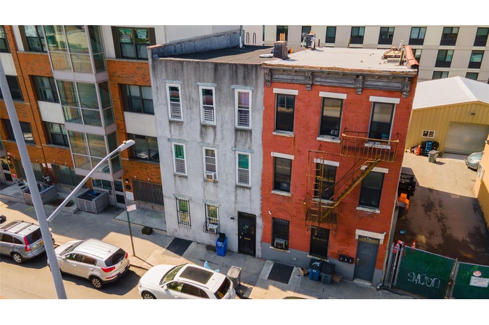 View of apartment building / complex