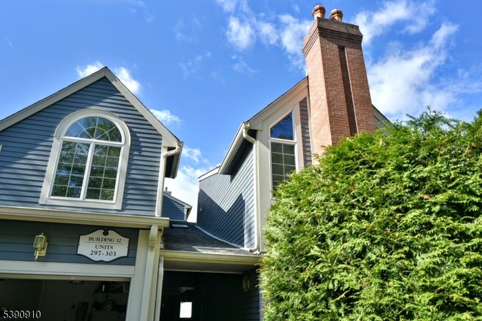 299 Coventry Ct