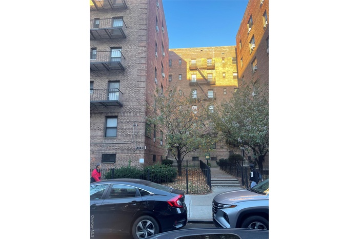 View of apartment building / complex