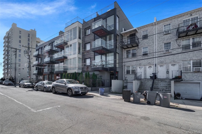 View of apartment building / complex