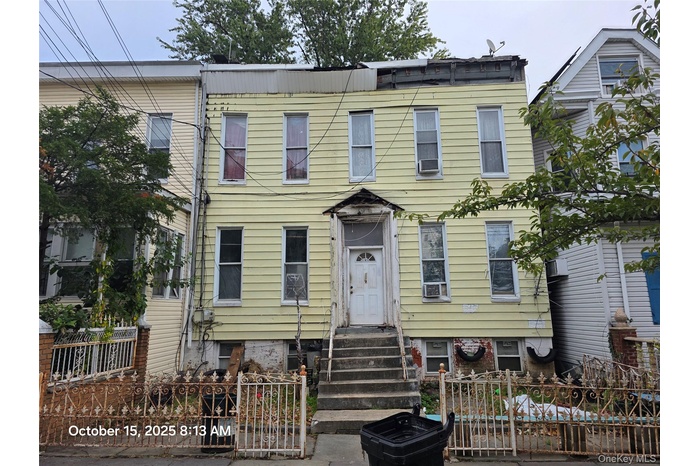 View of front of home featuring a fenced front yard and a gate