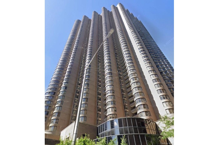 View of apartment building / complex