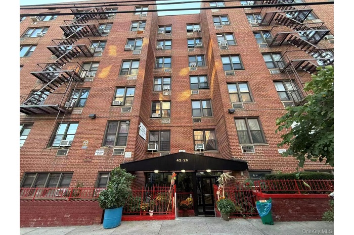 View of apartment building / complex