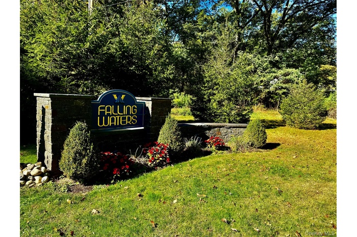 Entrance of Falling Waters Drive