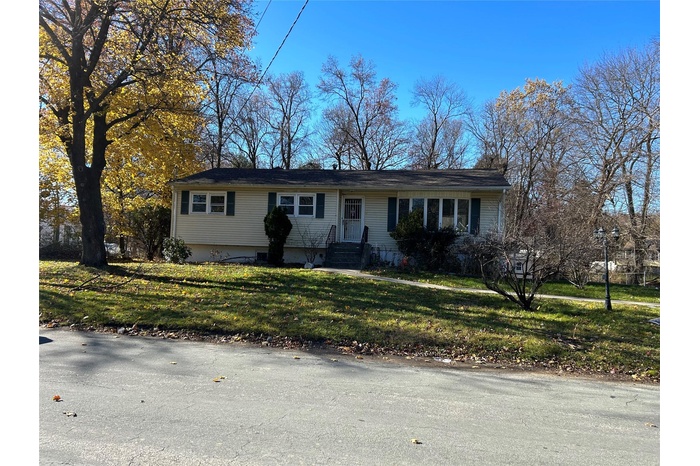 Ranch-style house featuring entry steps and a front lawn