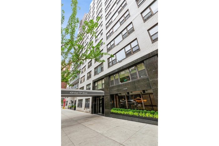 View of apartment building / complex