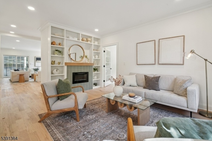 Living Room with e Fireplace