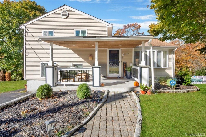View of front of house featuring a porch and a front lawn