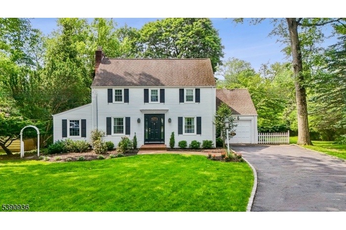 Wonderful Short Hills Colonial