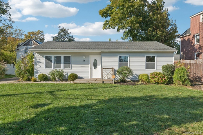 View of front facade with roof with shingles