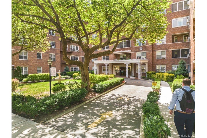 View of apartment building / complex