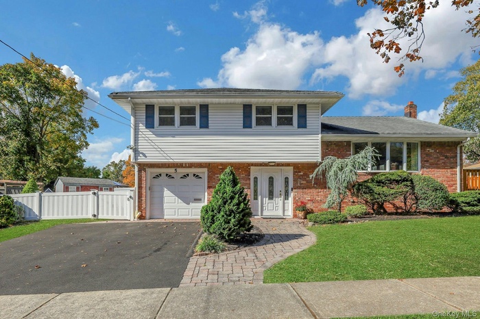 Welcome to 5 Forest   Knoll Drive!