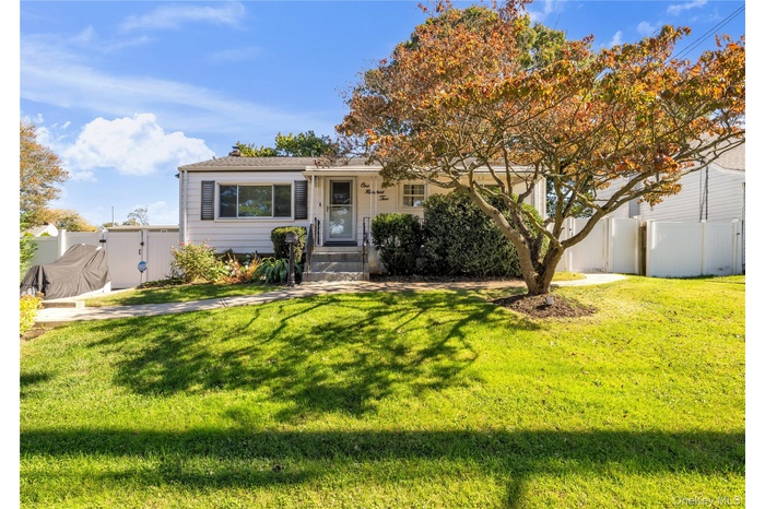 View of front of house featuring a gate
