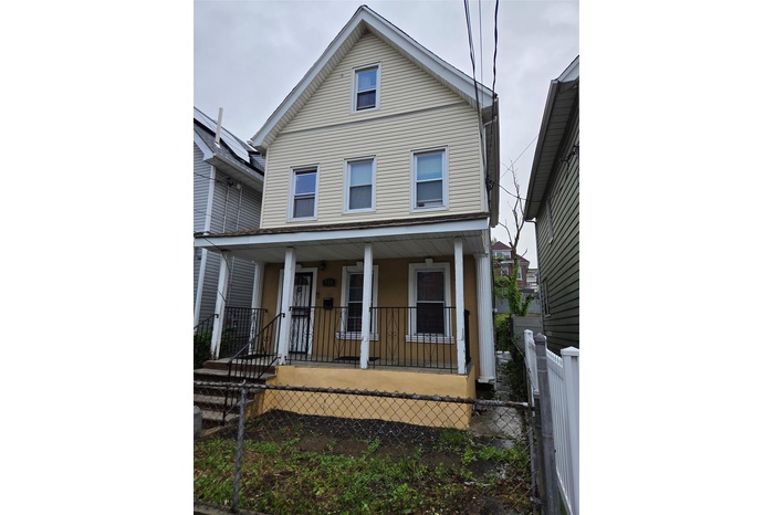 View of front of home featuring a porch
