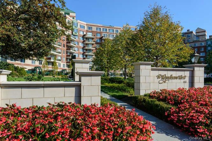 Entry to Wyndham West