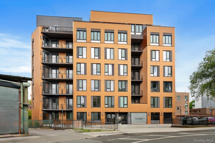 View of apartment building / complex