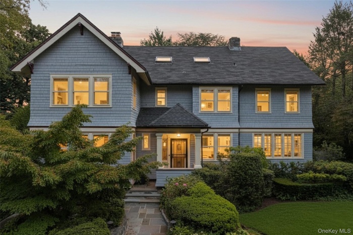 Welcome to 120 Cliff,Perfection in Pelham Heights with a dream commute to NYC!