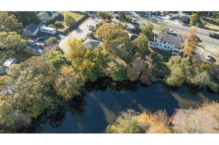 Aerial view of property's location featuring a nearby body of water