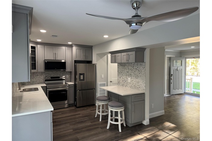 Breakfast Bar, Quartz Counters