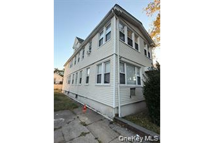 View of side of home