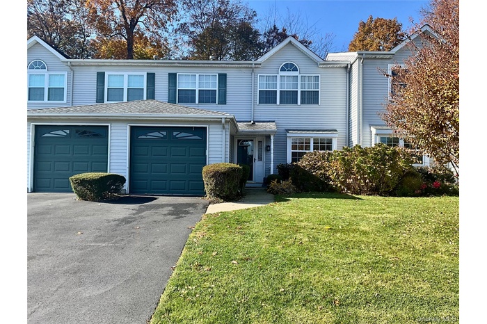 Townhouse style home with 3 Bedrooms, 2 1/2 Baths & Garage In Desirable Meadows Development