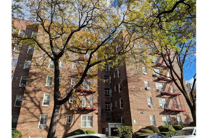 View of apartment building / complex with cooling unit