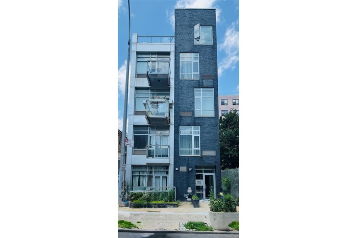 View of apartment building / complex