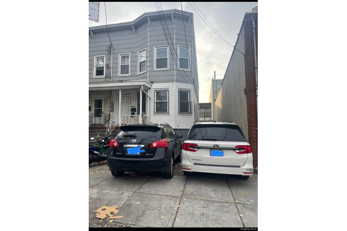 View of front of property featuring a porch