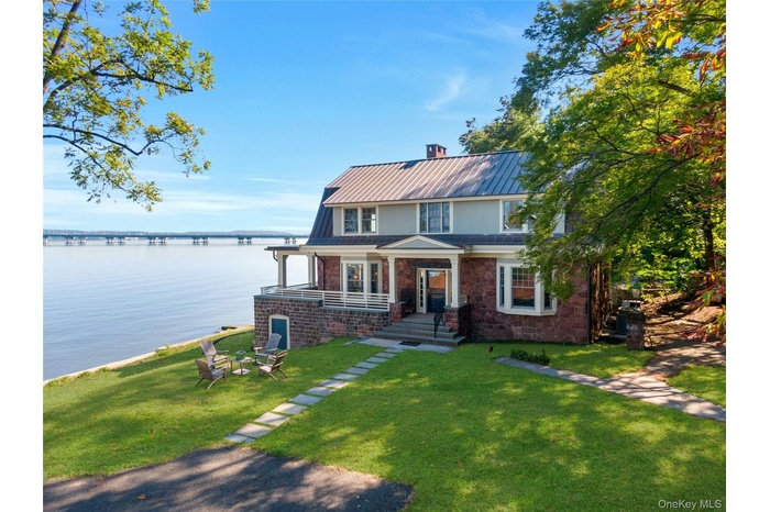 Riverfront sandstone Dutch colonial