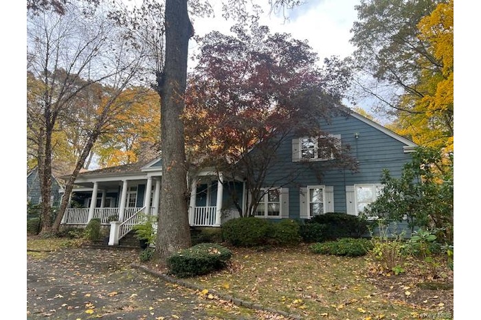 View of front of home featuring a porch