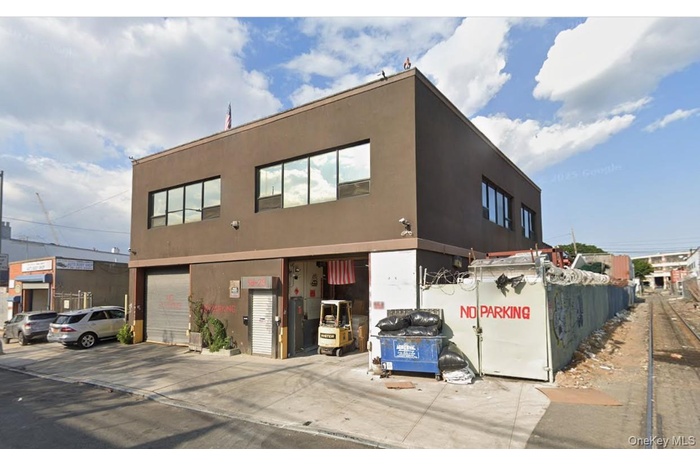 View of front of house featuring stucco siding and a garage