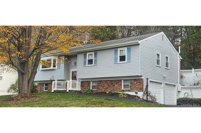 Welcome home!! home with 2 car garage