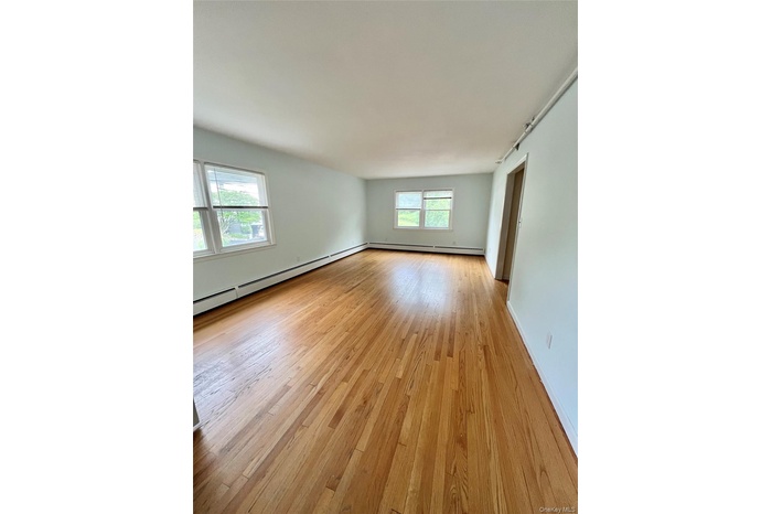 HUGE livingheating and light wood-style floors